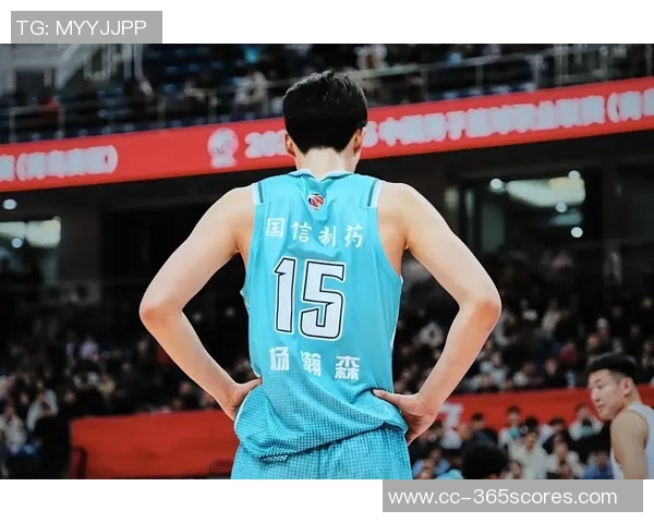 球迷期待杨瀚森获得更多上场机会技术提升仍需努力