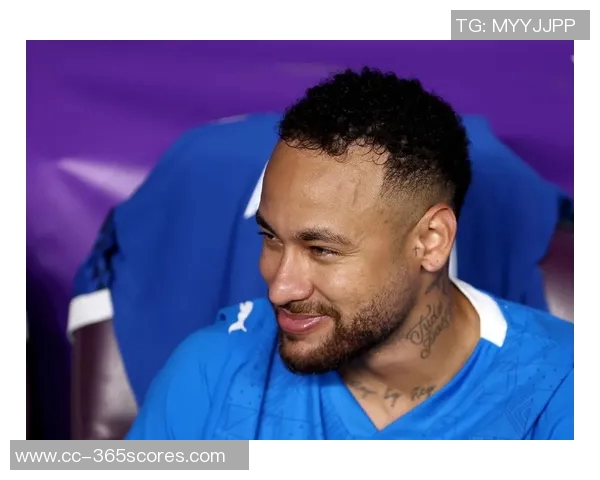 内马尔出席巴西扑克系列赛活动分享生活乐趣照片尽情享受人生